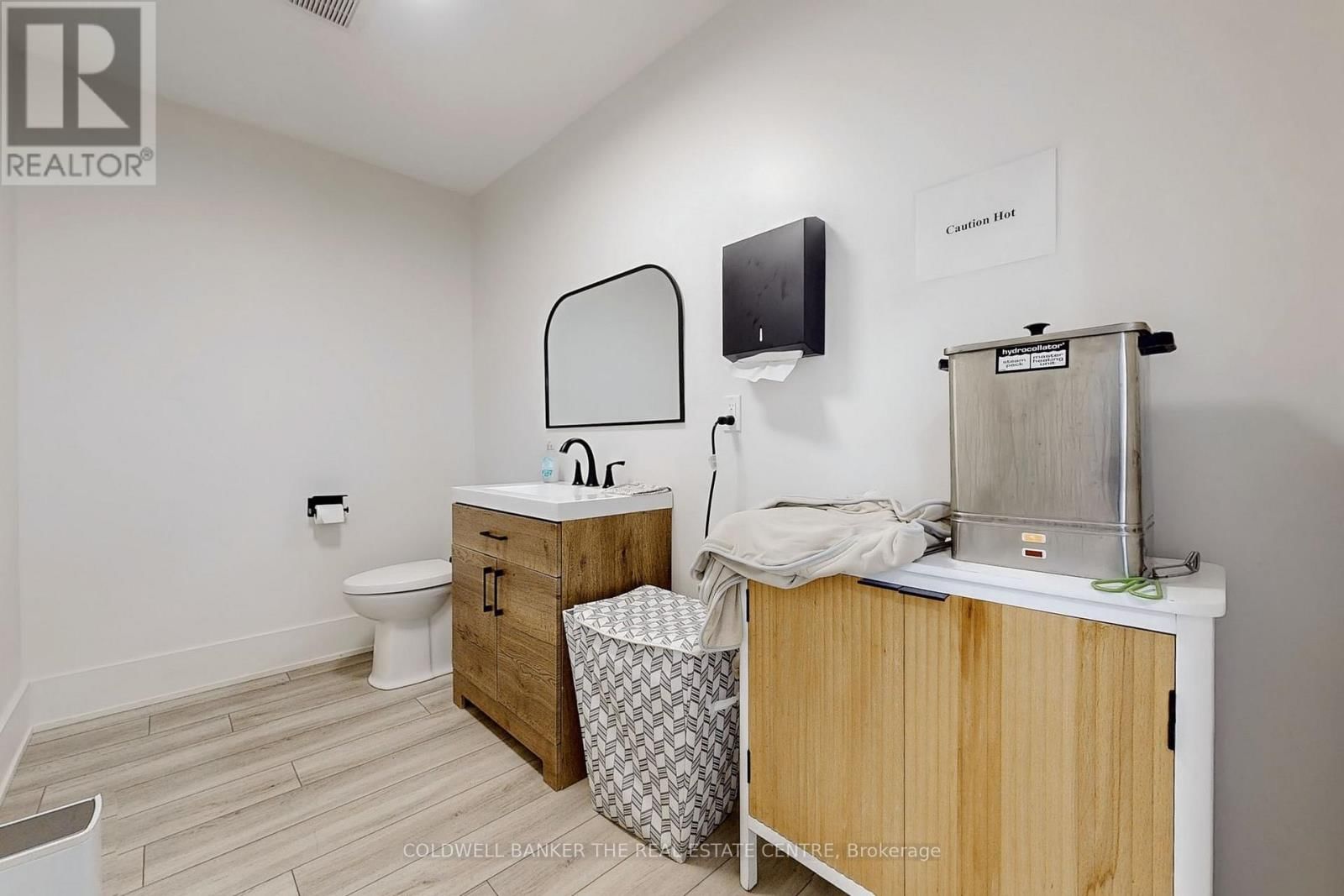 543 THE QUEENSWAY SOUTH Image 24