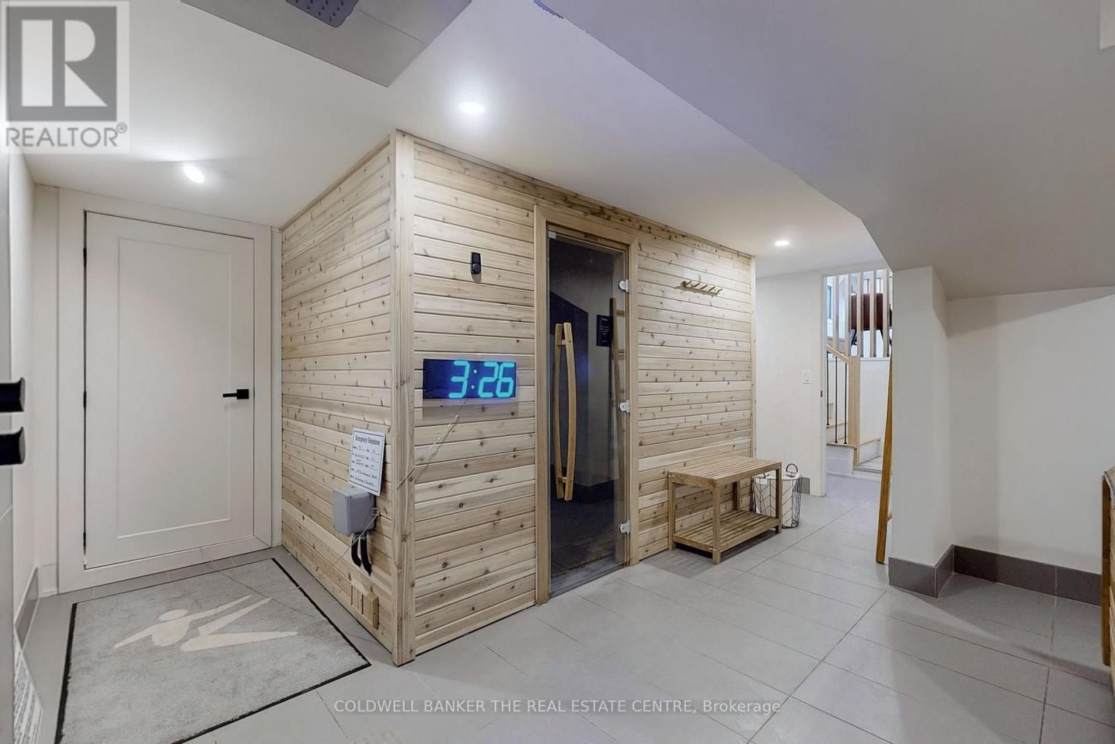 543 THE QUEENSWAY SOUTH Image 33