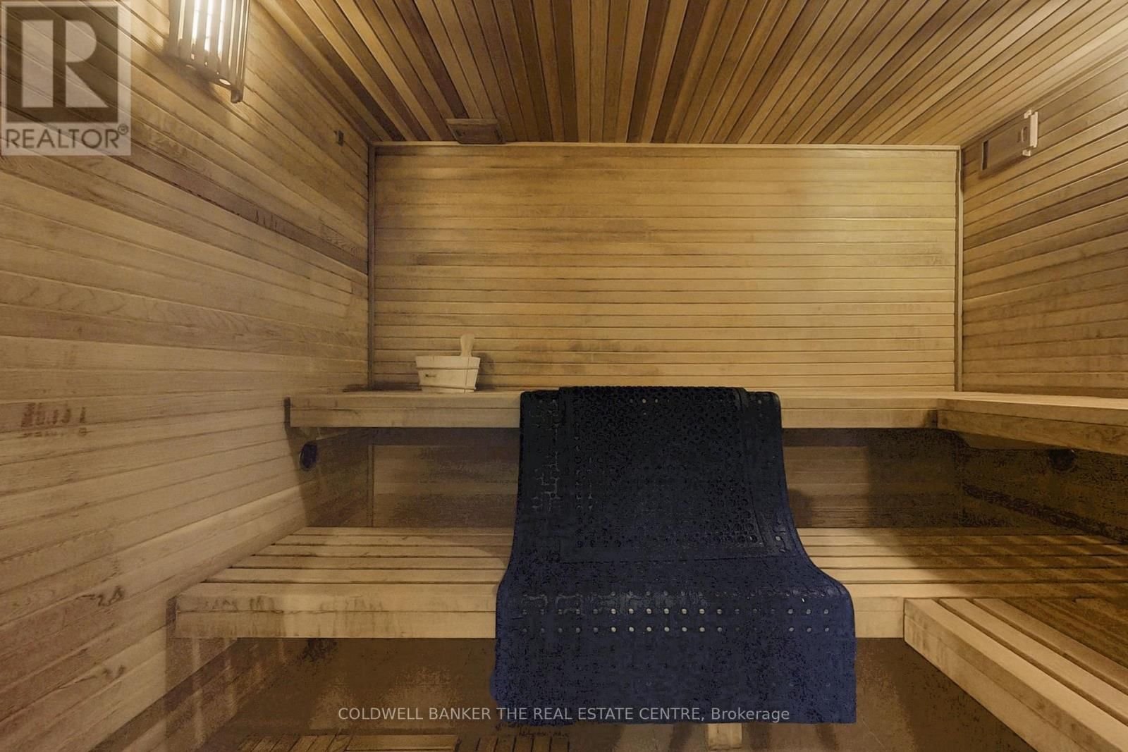 543 THE QUEENSWAY SOUTH Image 34