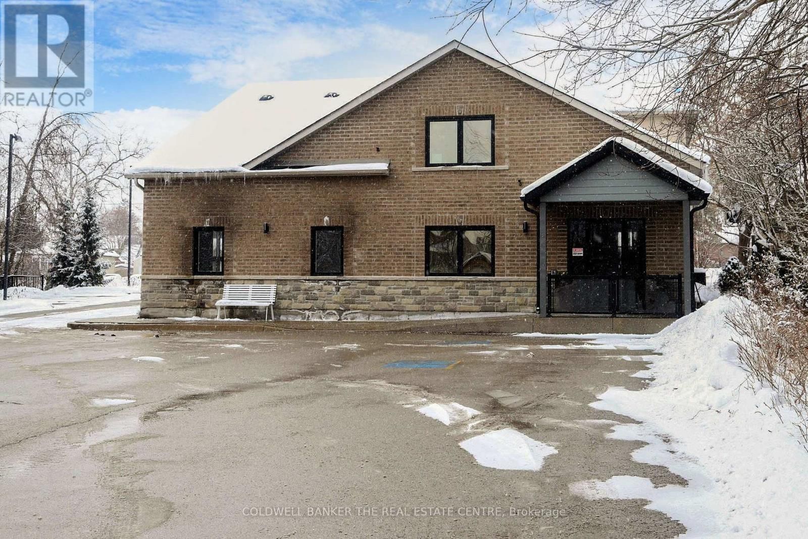 543 THE QUEENSWAY SOUTH Image 37