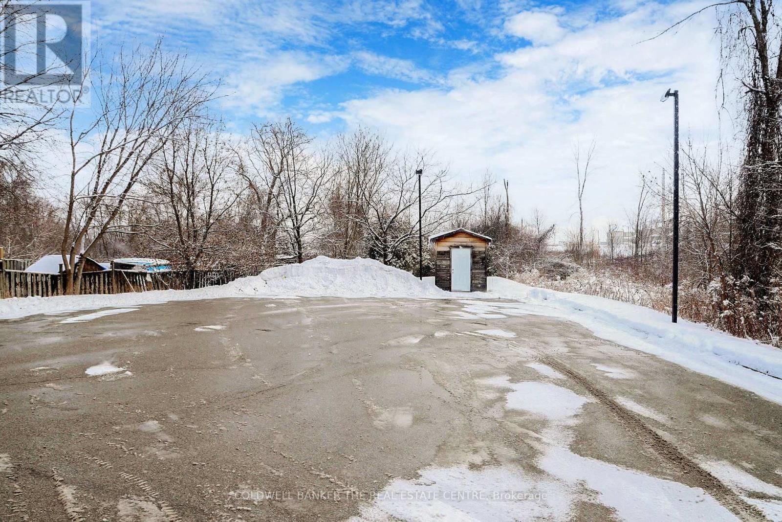 543 THE QUEENSWAY SOUTH Image 38