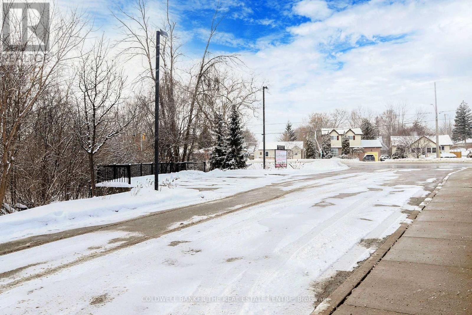 543 THE QUEENSWAY SOUTH Image 39