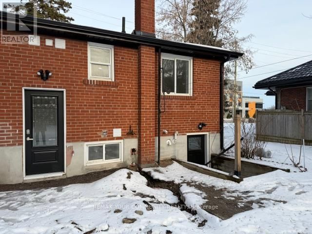 Lower - 130 SIMCOE ROAD Image 3