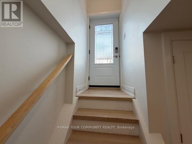 Lower - 130 SIMCOE ROAD Image 4