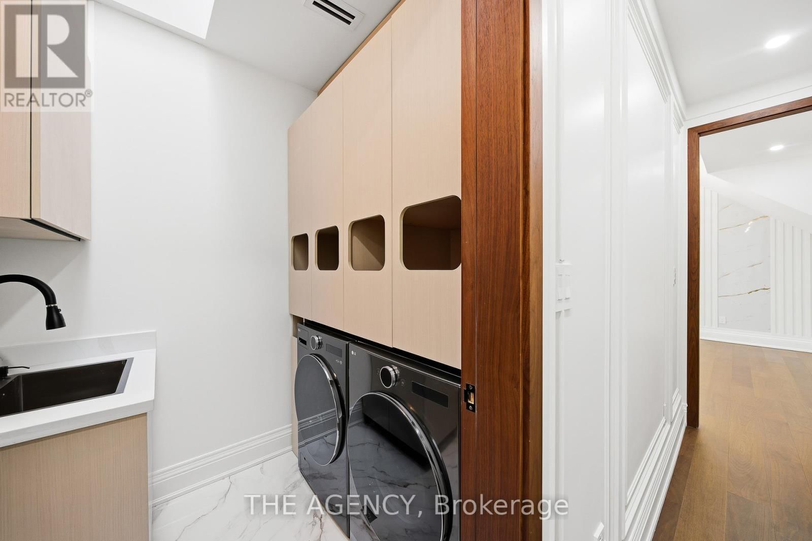 221 BURTON GROVE Image 22