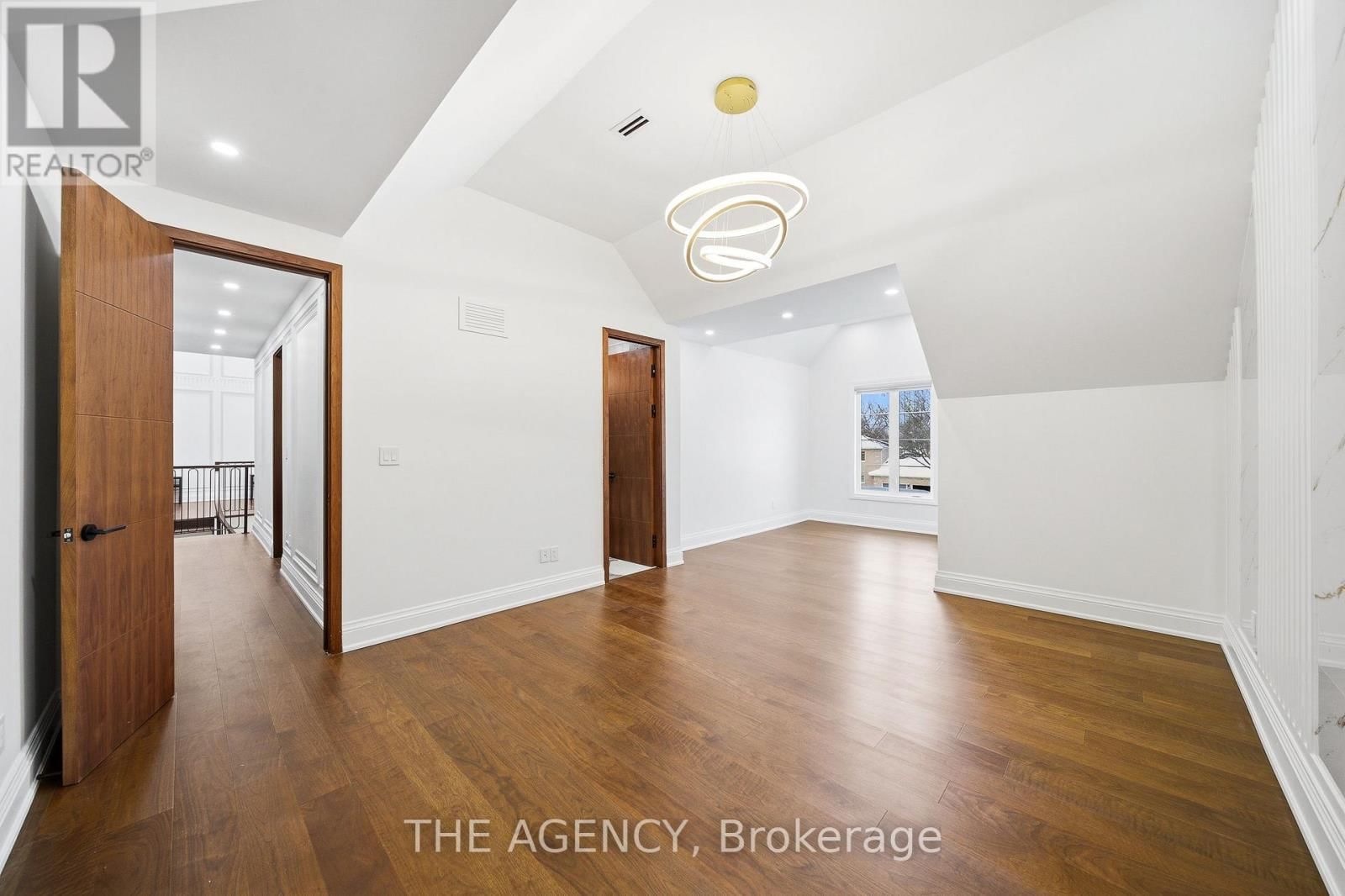 221 BURTON GROVE Image 23