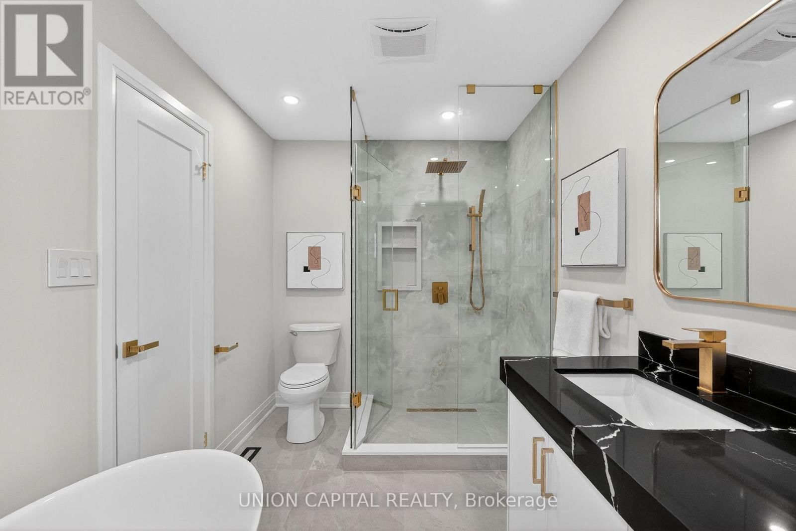 45 CHILMAR CRESCENT Image 14