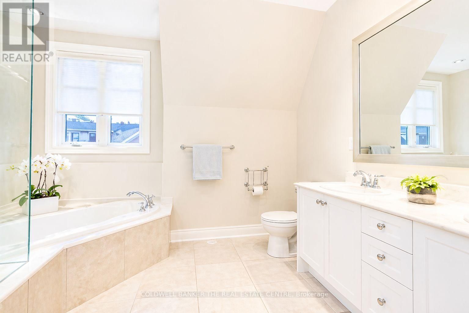 10 POWSELAND CRESCENT Image 11