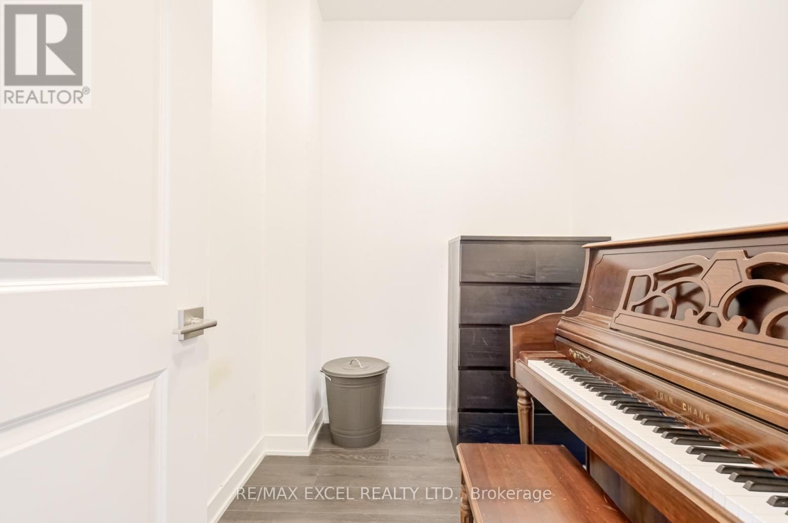 1006 - 85 ONEIDA CRESCENT Image 13