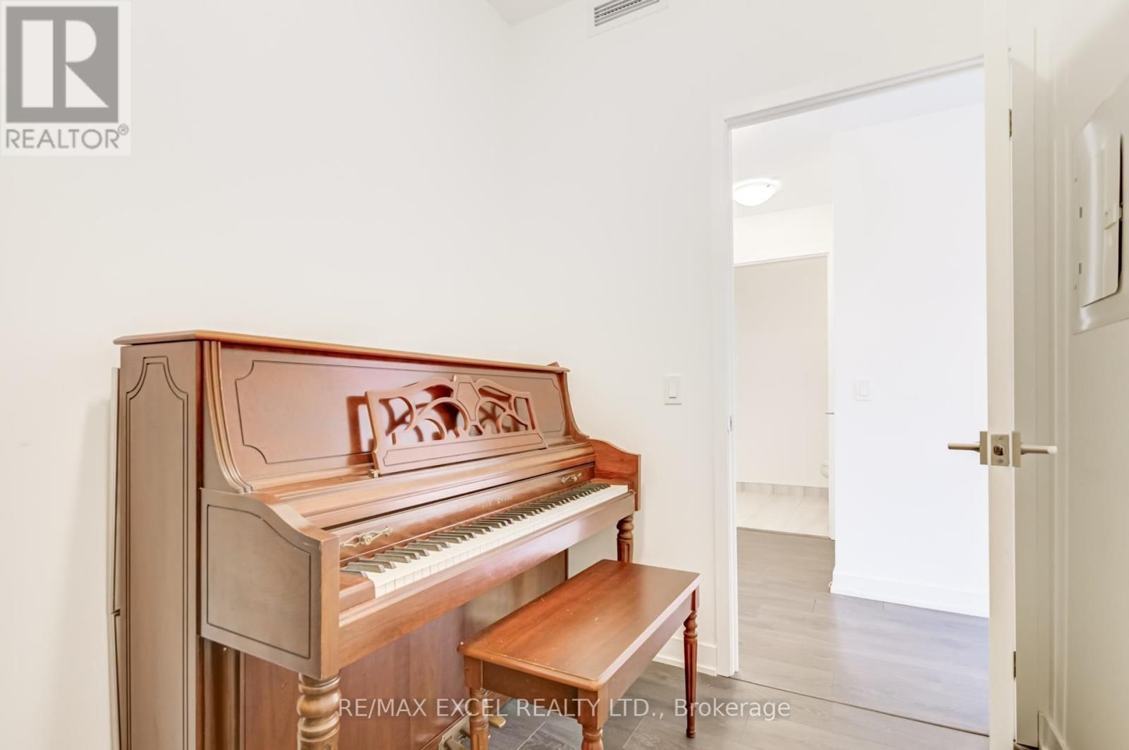 1006 - 85 ONEIDA CRESCENT Image 15