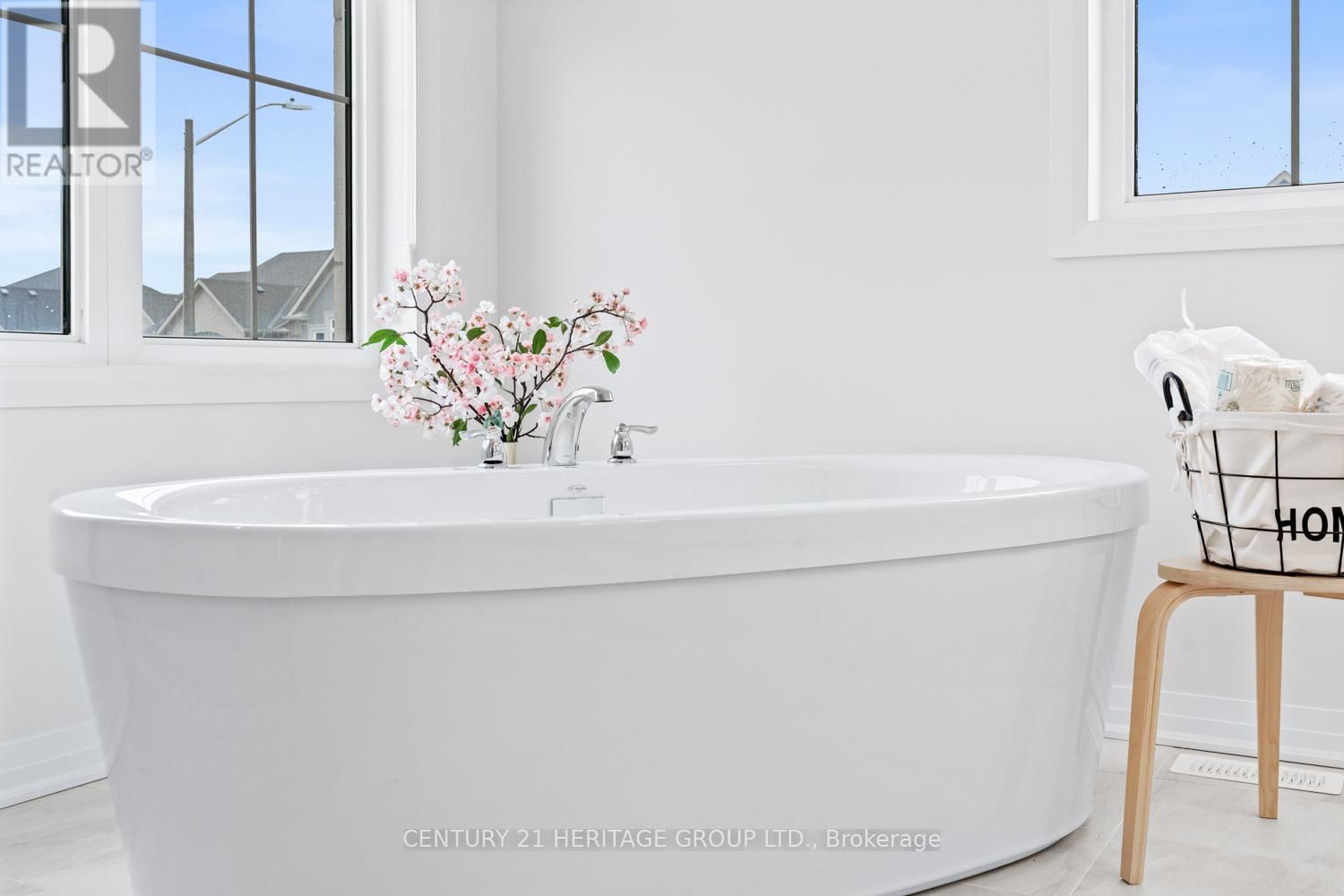 1614 SHARPE STREET EAST Image 22