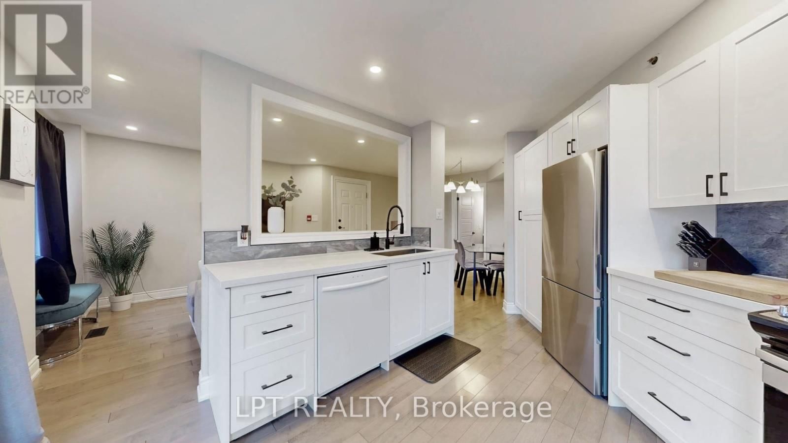 712 - 75 WELDRICK ROAD EAST Image 12