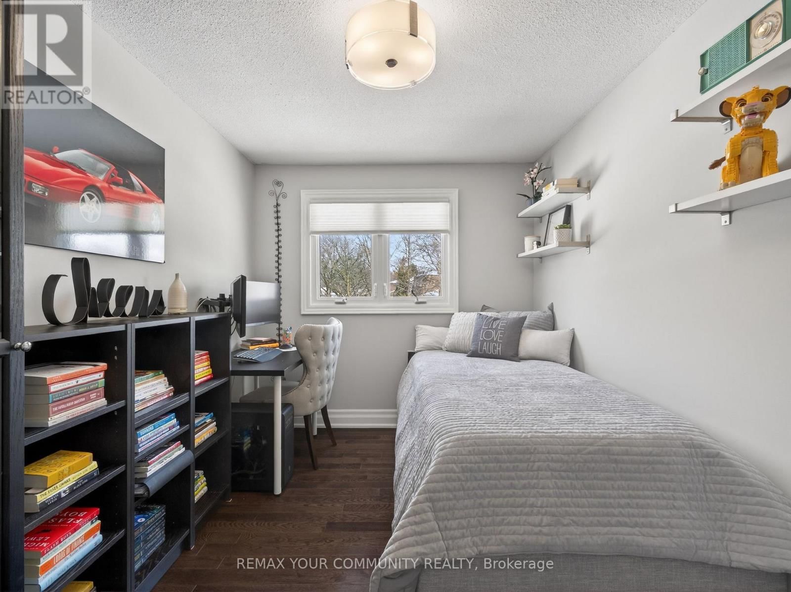 107 ORCHARD HEIGHTS Image 9