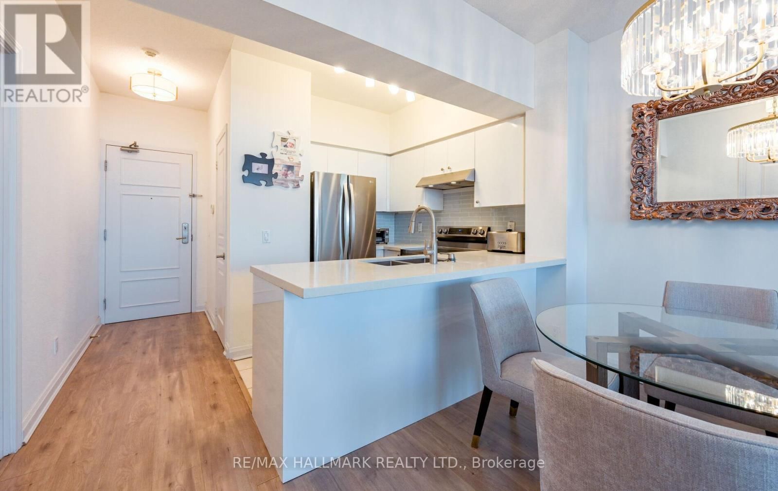 1016 - 350 RED MAPLE ROAD Image 24