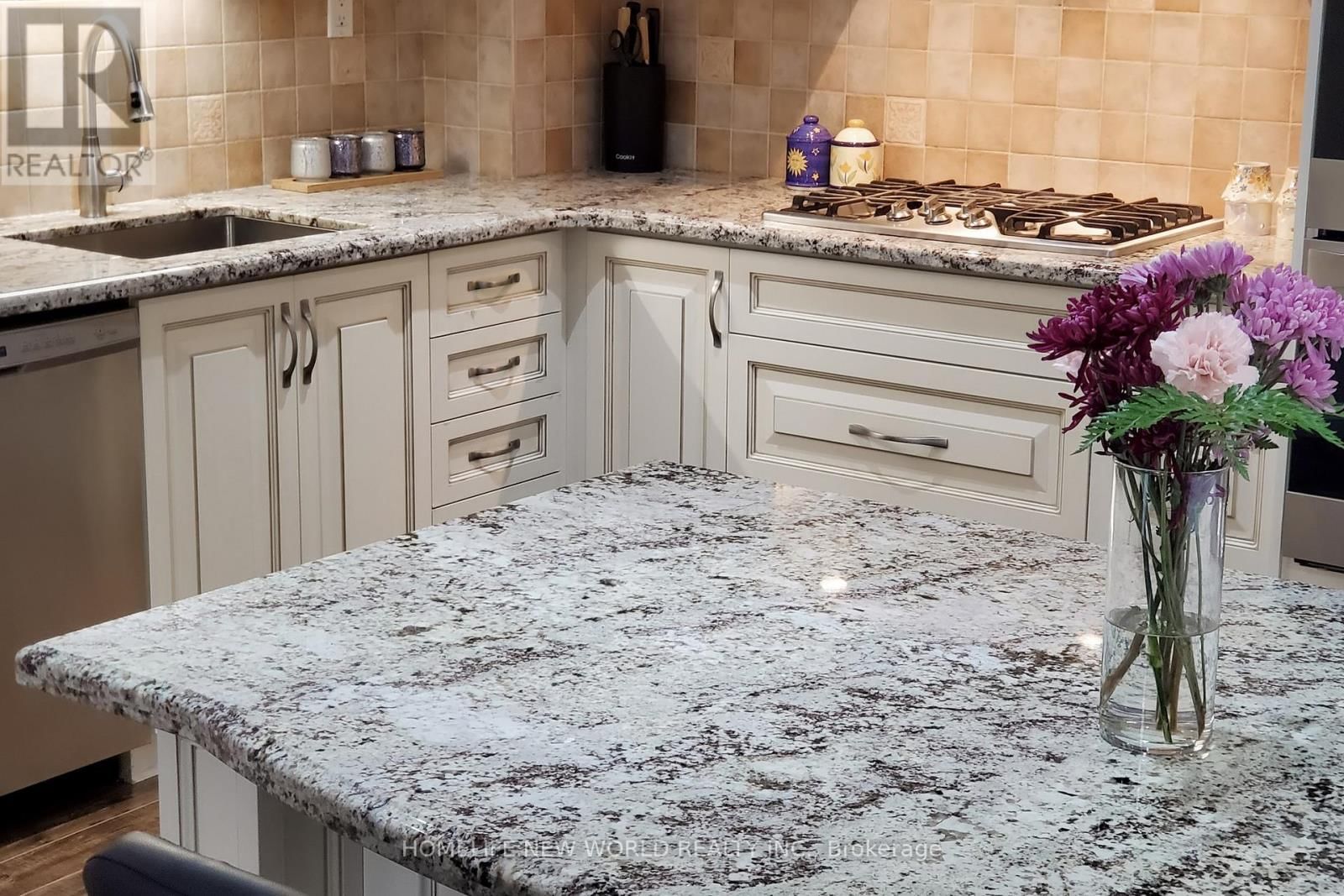 179 CAMPBELL AVENUE Image 19