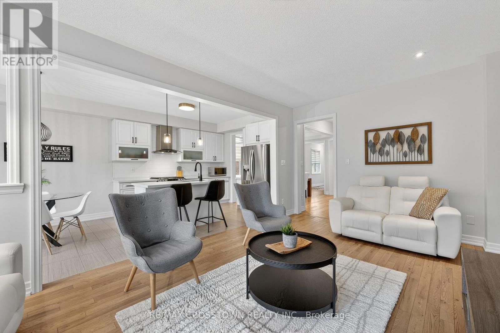 30 HUTTON CRESCENT Image 19