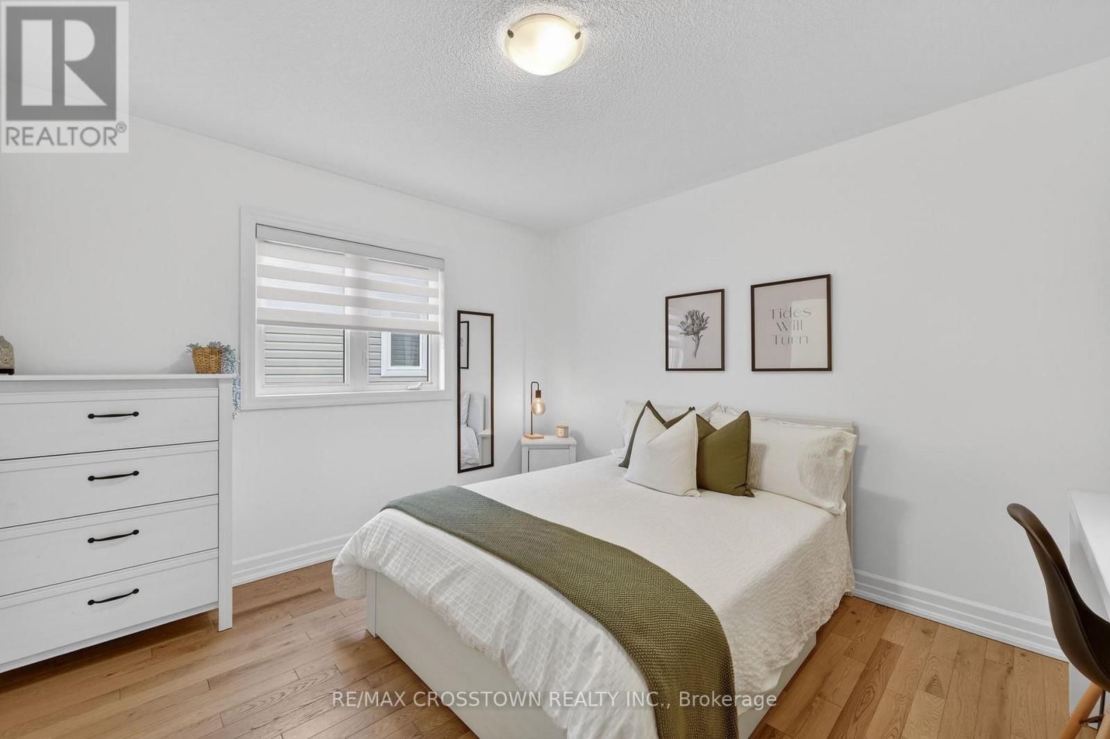 30 HUTTON CRESCENT Image 27