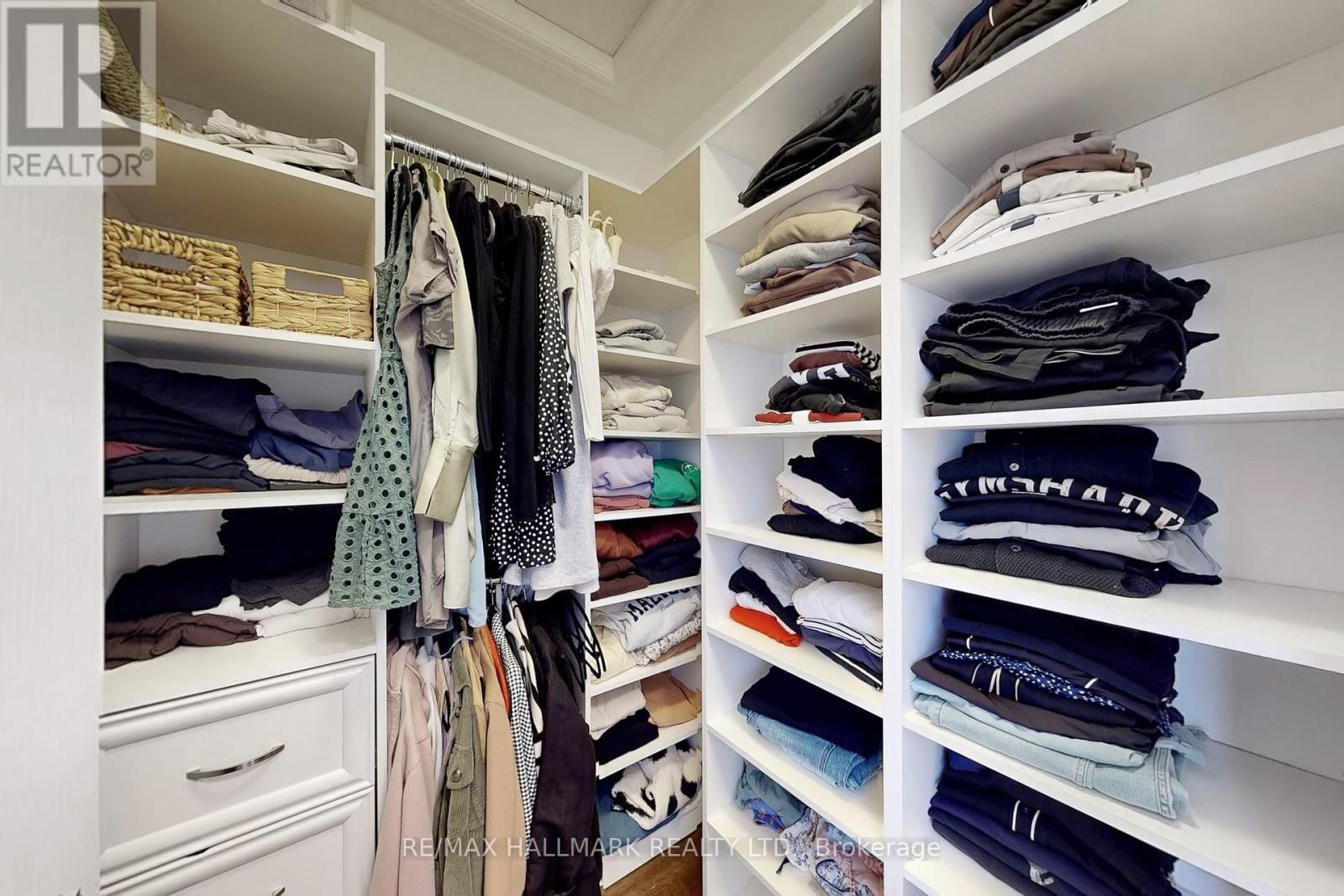 19 WIMSHAW LANE Image 32