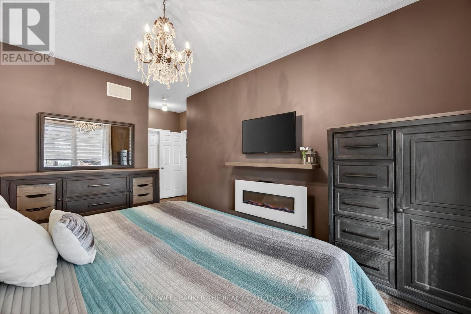 33 BOOTH STREET Image 17