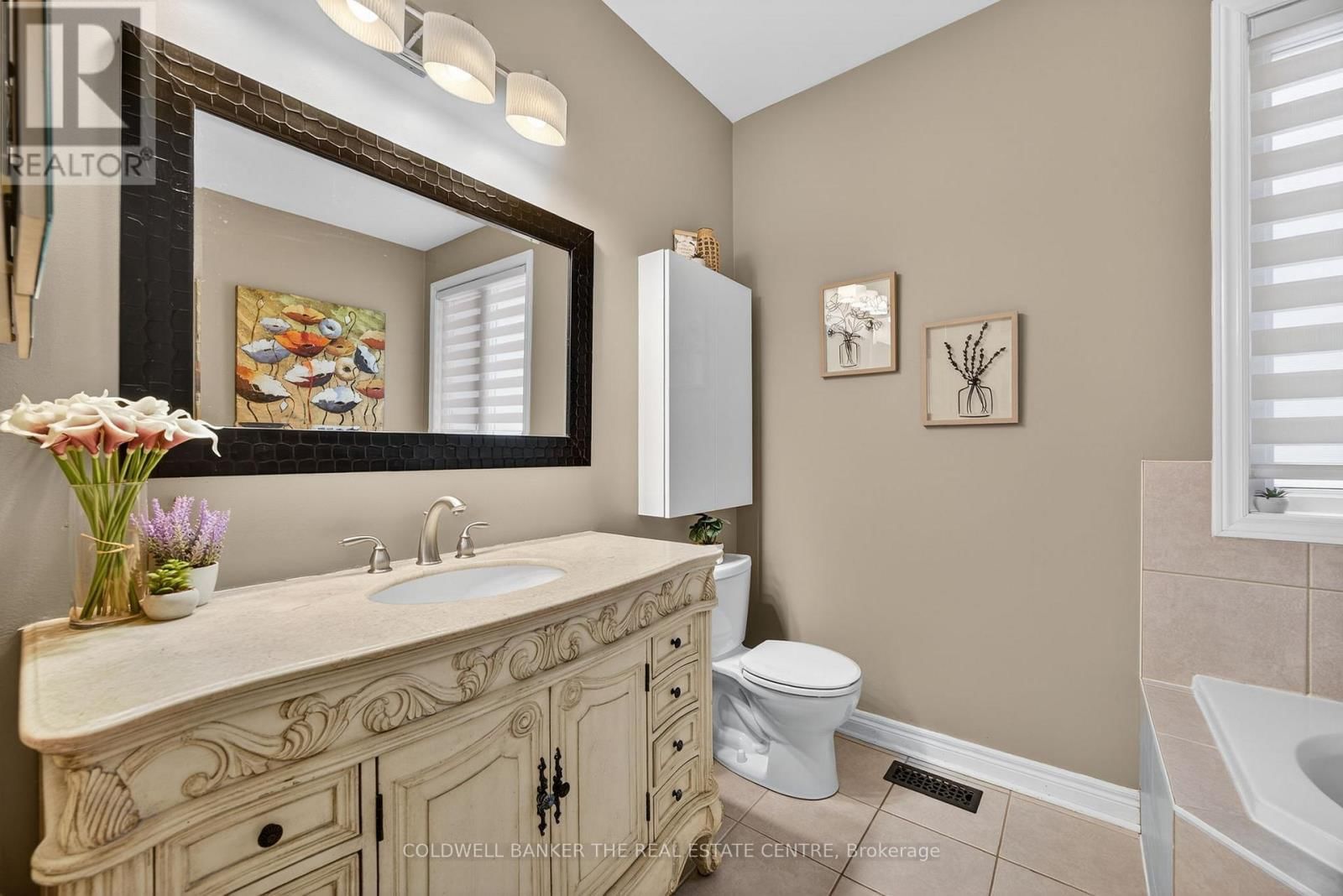 33 BOOTH STREET Image 18