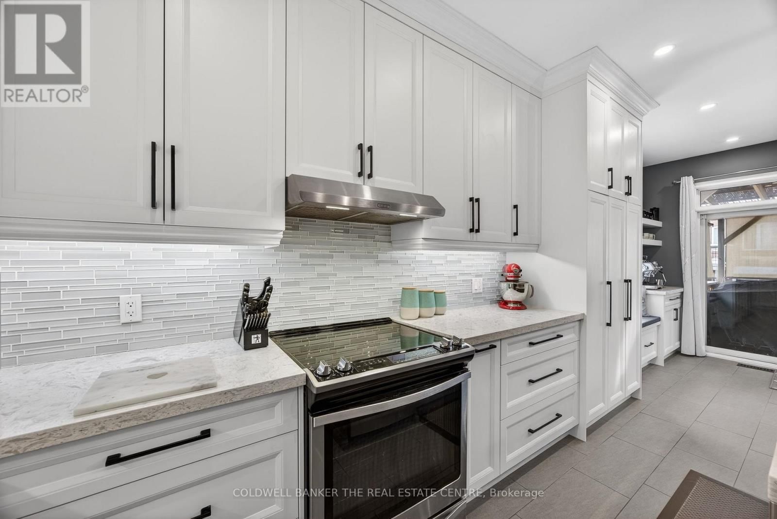 33 BOOTH STREET Image 7