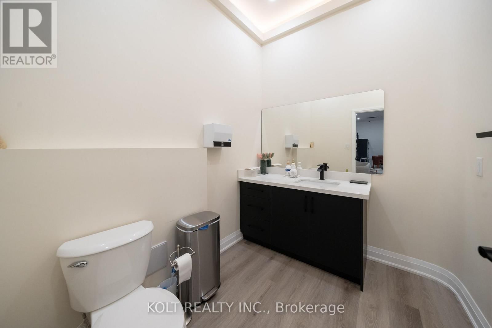 30 - 330 ESNA PARK DRIVE Image 11