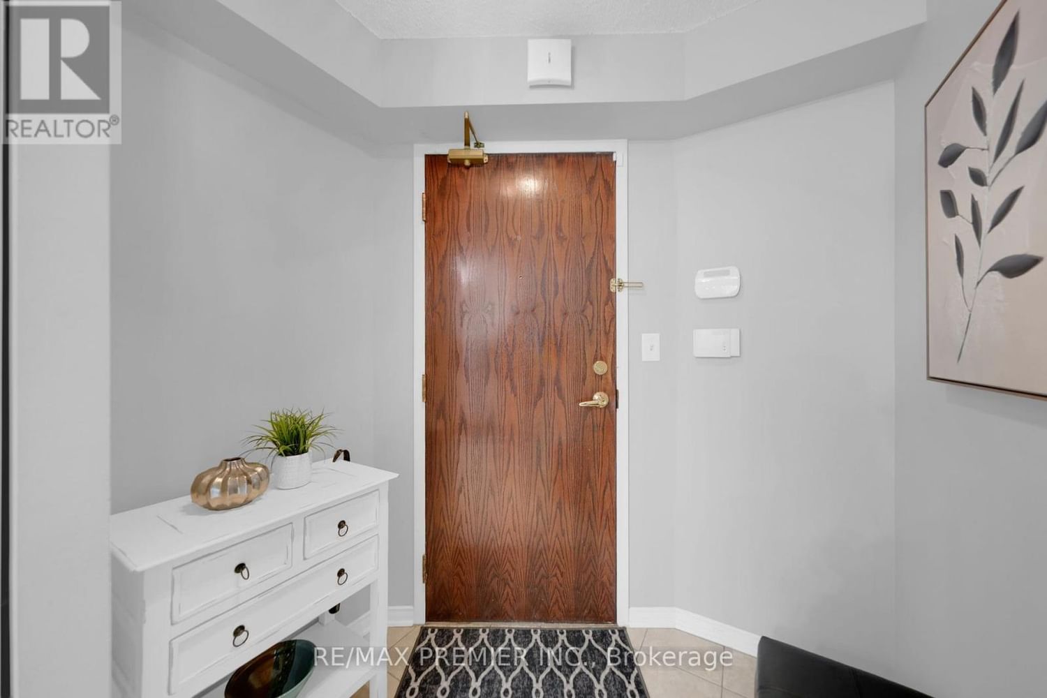 220 - 51 BAFFIN COURT Image 6