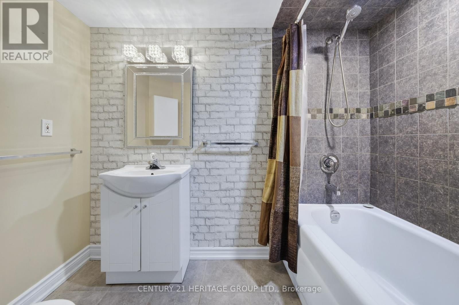 111 ONDREY STREET Image 42