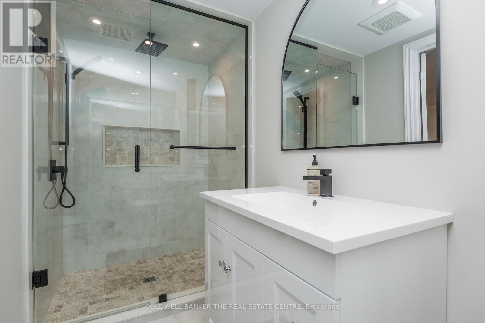 2218 MILDRED AVENUE Image 29