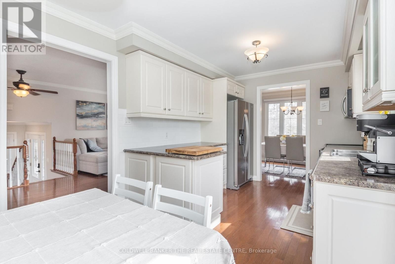 2218 MILDRED AVENUE Image 9