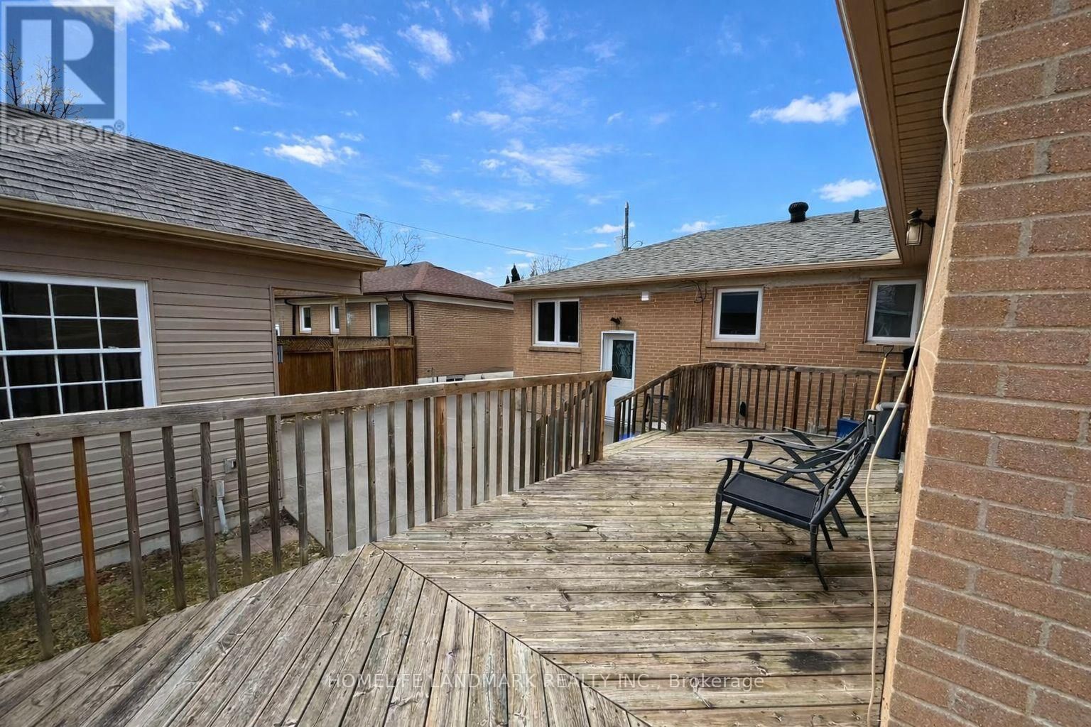 2 - 16 CARTIER CRESCENT Image 8