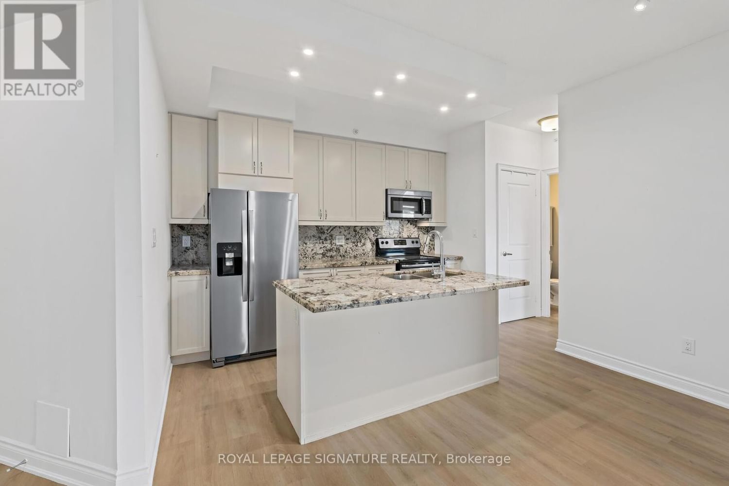 220 - 2396 MAJOR MACKENZIE DRIVE WEST Image 4