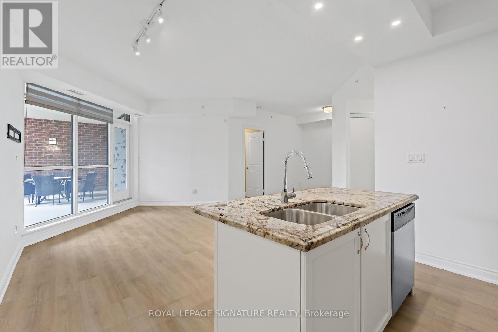 220 - 2396 MAJOR MACKENZIE DRIVE WEST Image 7