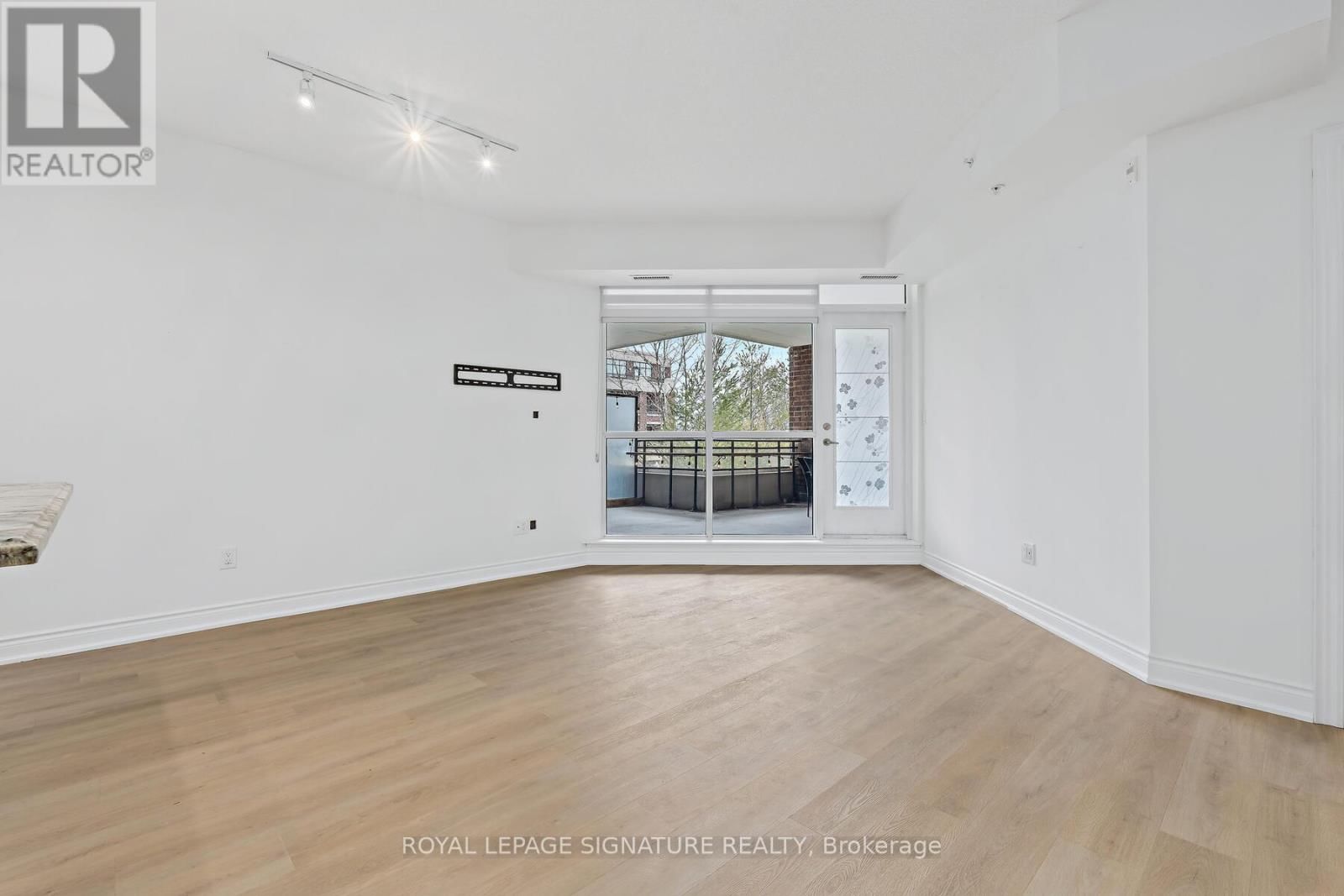 220 - 2396 MAJOR MACKENZIE DRIVE WEST Image 8