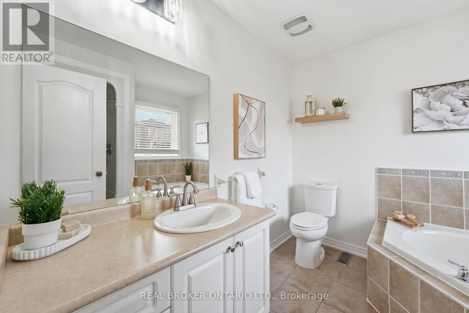 55 CHRISTINA CRESCENT Image 19