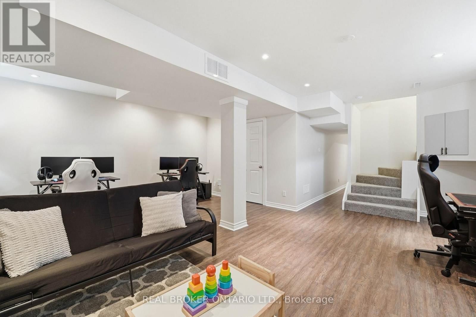 55 CHRISTINA CRESCENT Image 25