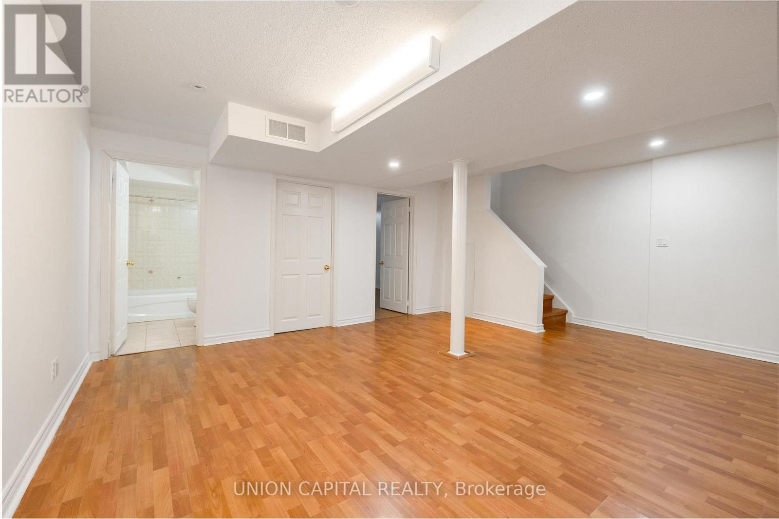 29 QUEEN'S PLATE DRIVE Image 32