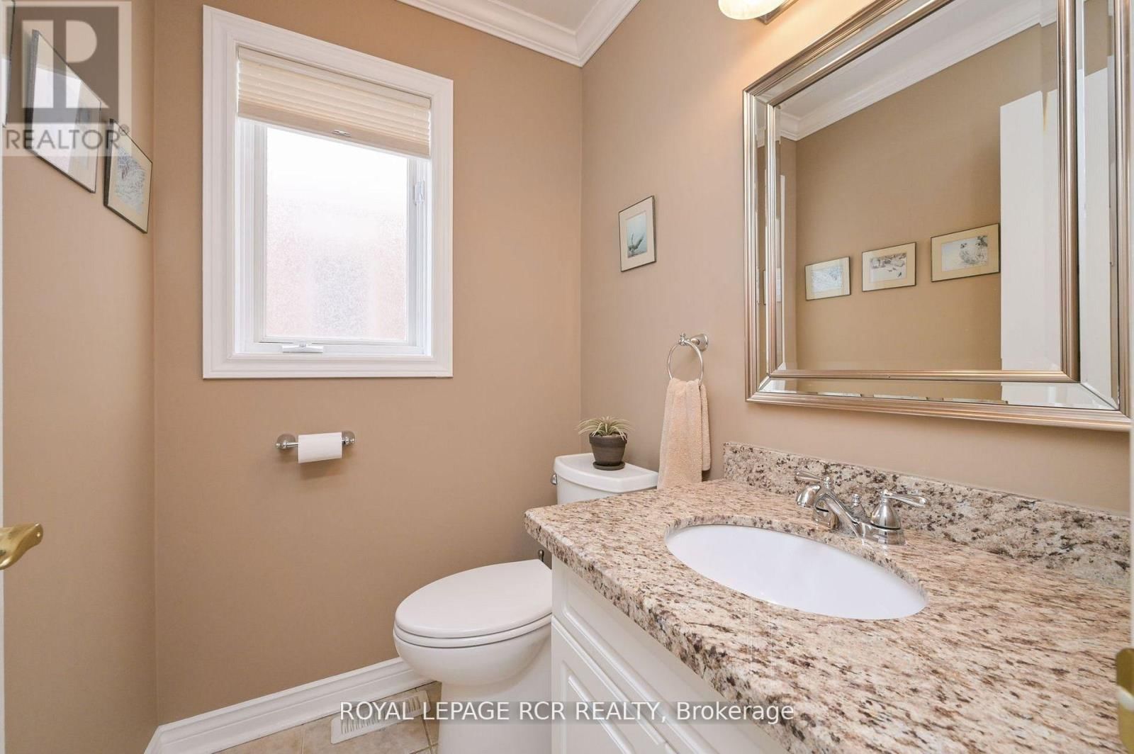 46 SUNSET BOULEVARD Image 18