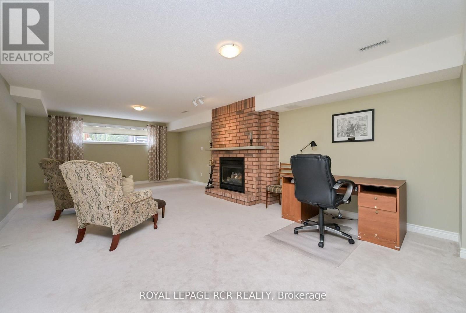 46 SUNSET BOULEVARD Image 24