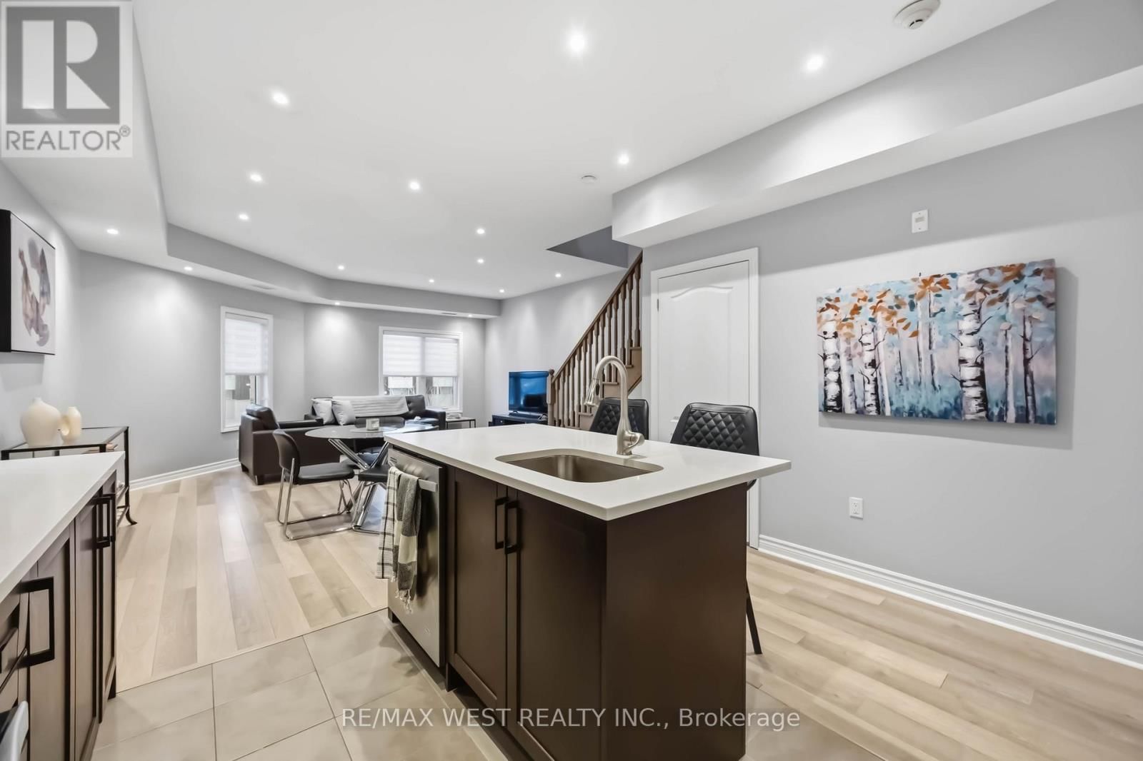 32 - 3905 MAJOR MACKENZIE DRIVE Image 16