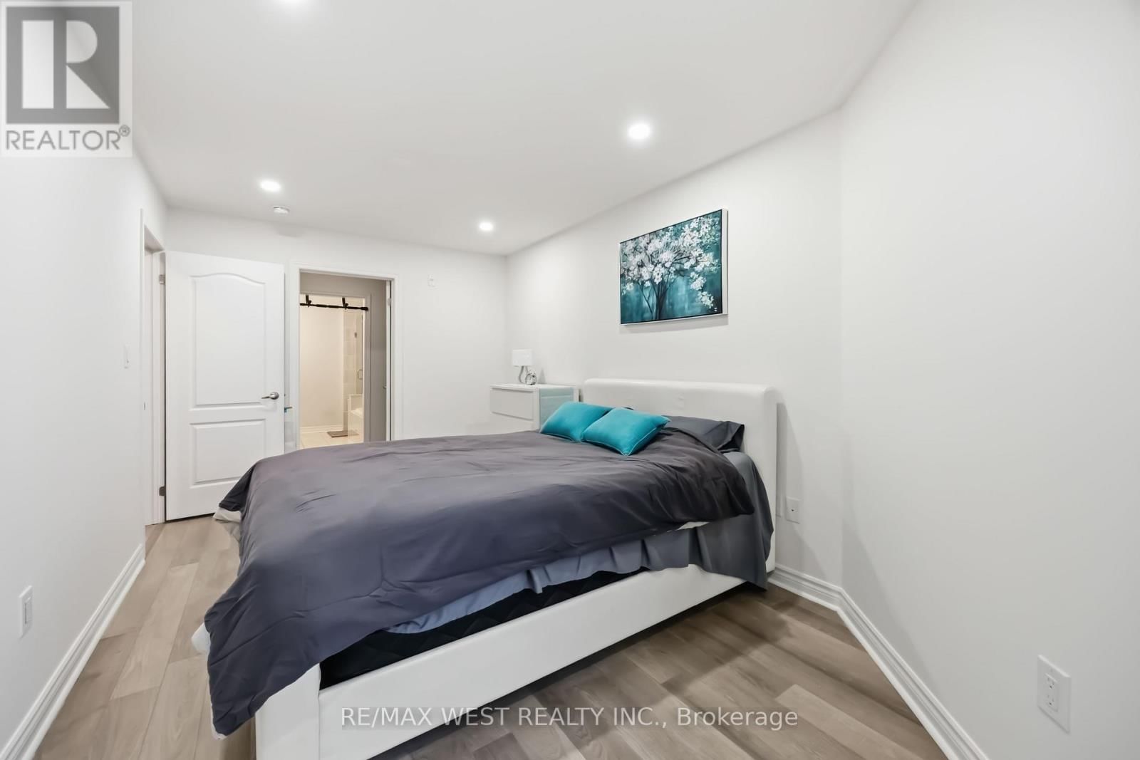 32 - 3905 MAJOR MACKENZIE DRIVE Image 22