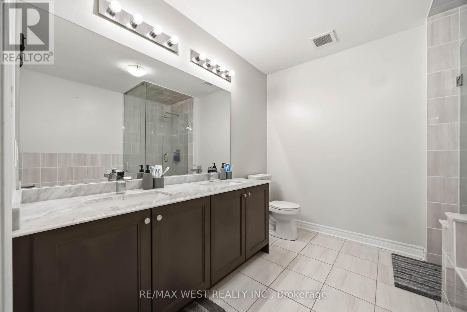 32 - 3905 MAJOR MACKENZIE DRIVE Image 24