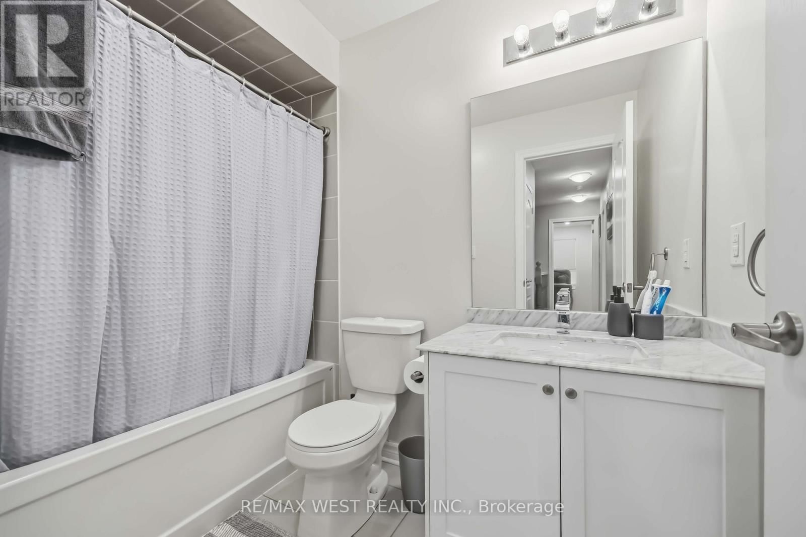 32 - 3905 MAJOR MACKENZIE DRIVE Image 28