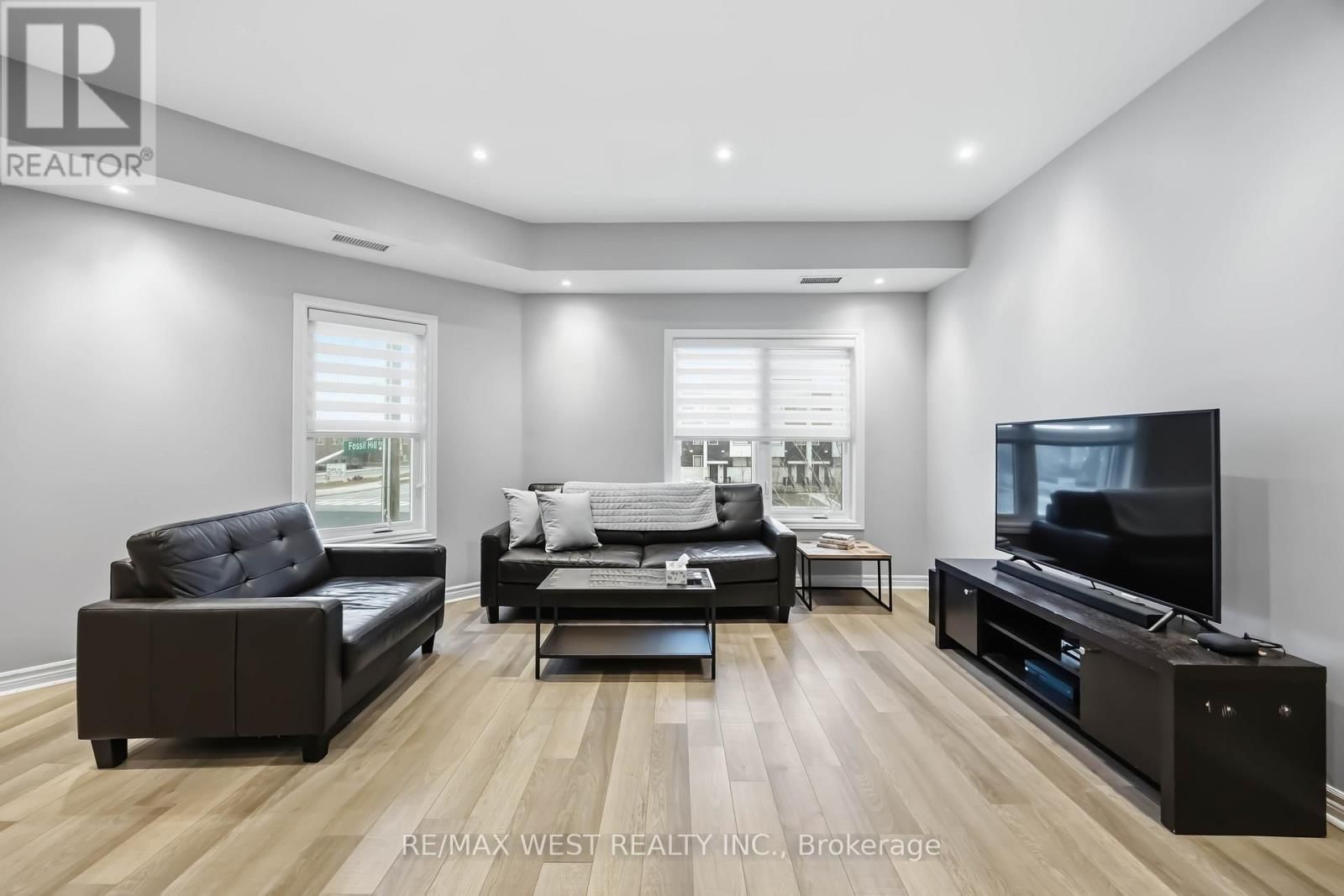 32 - 3905 MAJOR MACKENZIE DRIVE Image 7