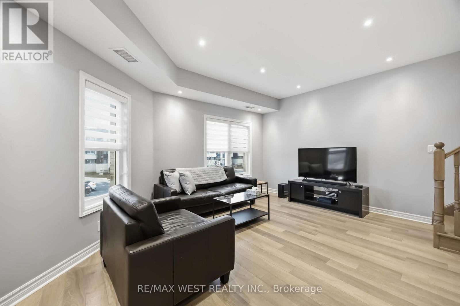 32 - 3905 MAJOR MACKENZIE DRIVE Image 8