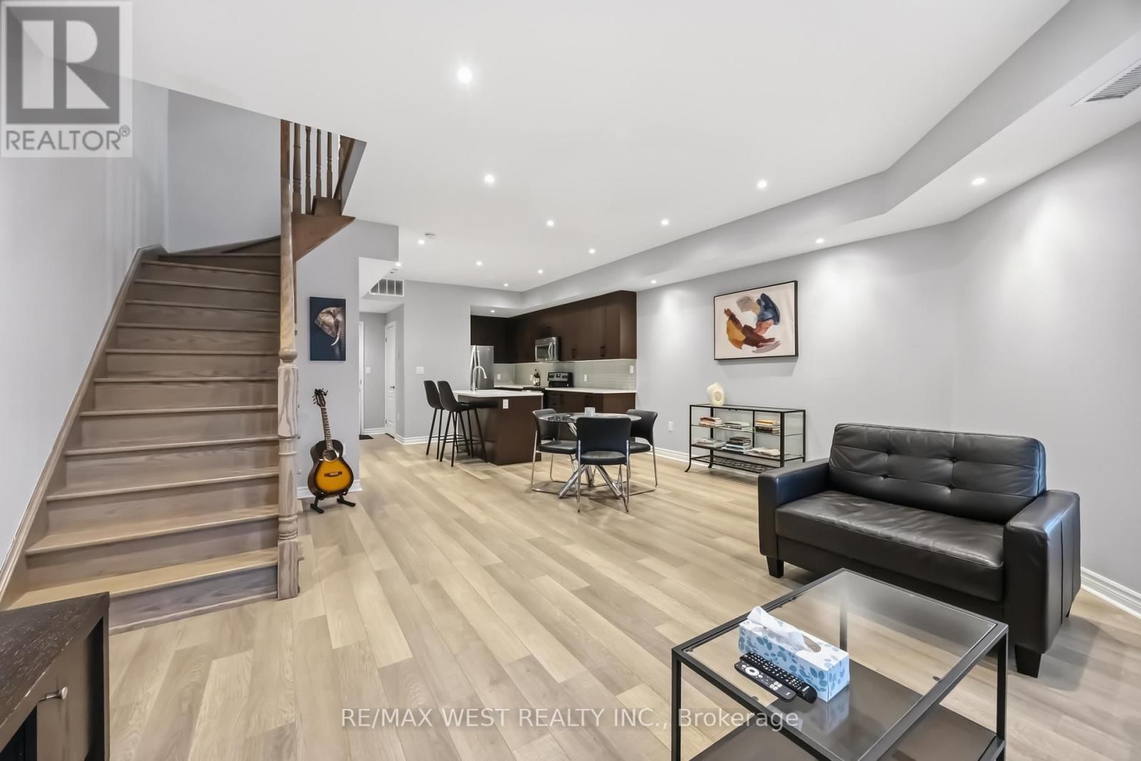 32 - 3905 MAJOR MACKENZIE DRIVE Image 9