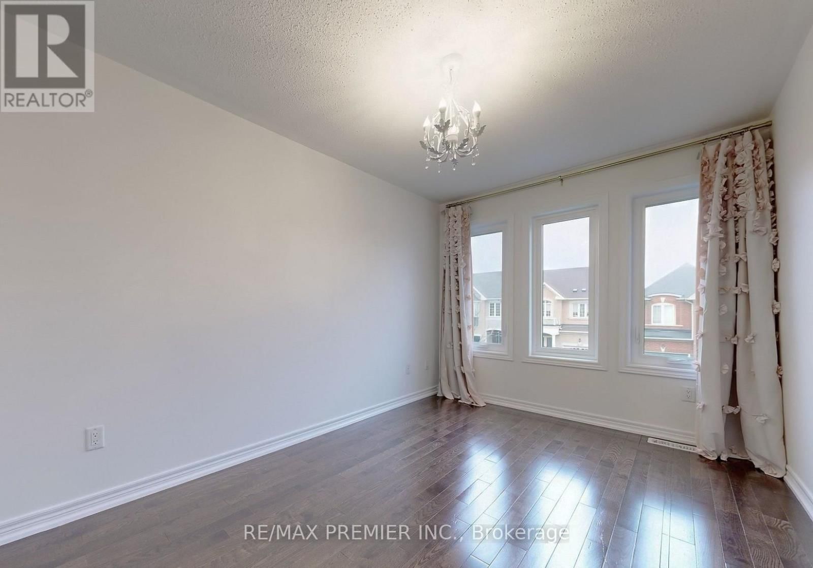 422 LADY NADIA DRIVE Image 11