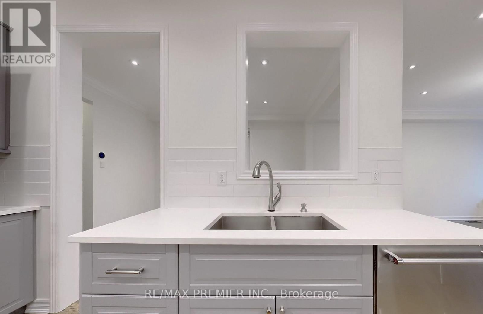 422 LADY NADIA DRIVE Image 4