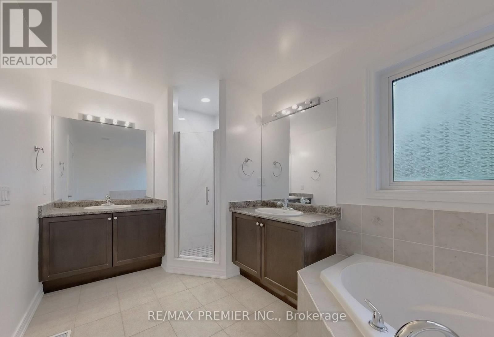 422 LADY NADIA DRIVE Image 9