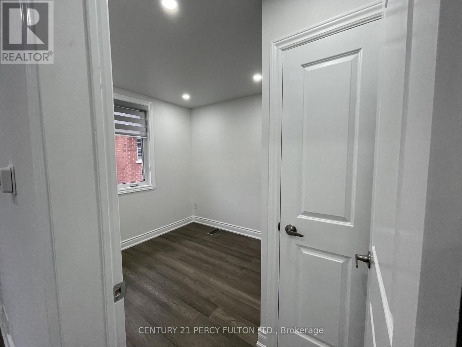 Coach - 530 COUNTRY GLEN Image 12